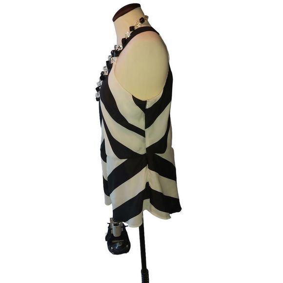 Ricki's Striped top & vintage black & white beaded necklace - Picture 3 of 5